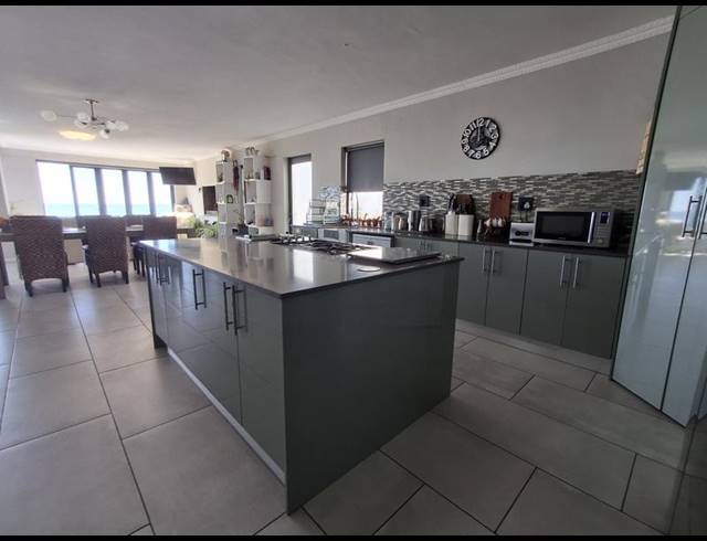 5 BEDROOM HOUSE FOR SALE IN SANDY POINT